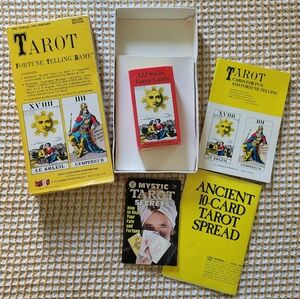 ⭐️1970's Tarot: Fortune Telling Game⭐️